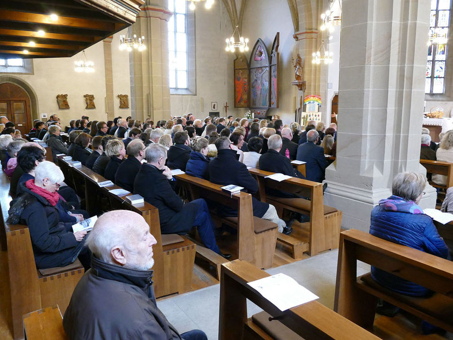 1. Heilige Kommunion in St. Crescentius (Foto: Karl-Franz Thiede)